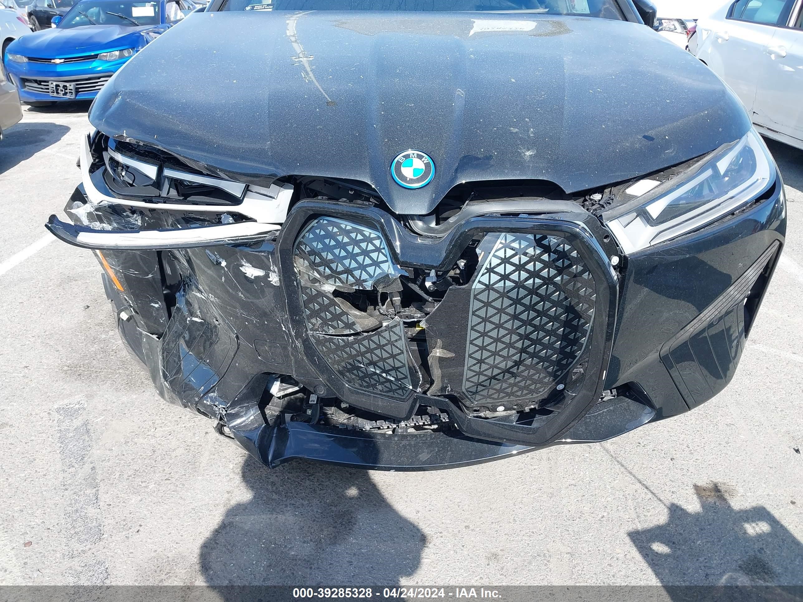 Photo 5 VIN: WB523CF09RCP49993 - BMW IX 