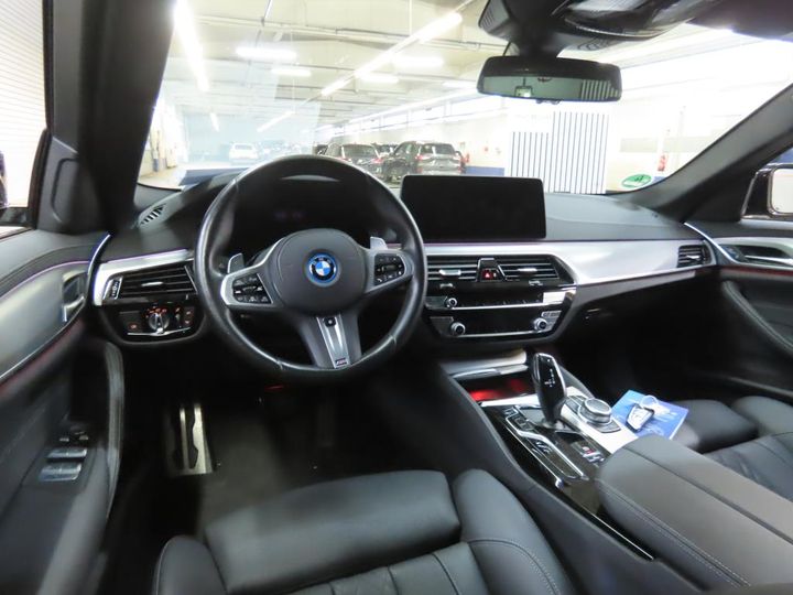 Photo 4 VIN: WBA11CG090CK35145 - BMW 530E 