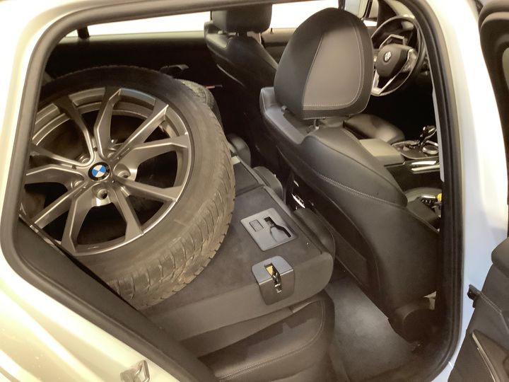 Photo 4 VIN: WBA11DZ01MFL25588 - BMW 3 SERIES 