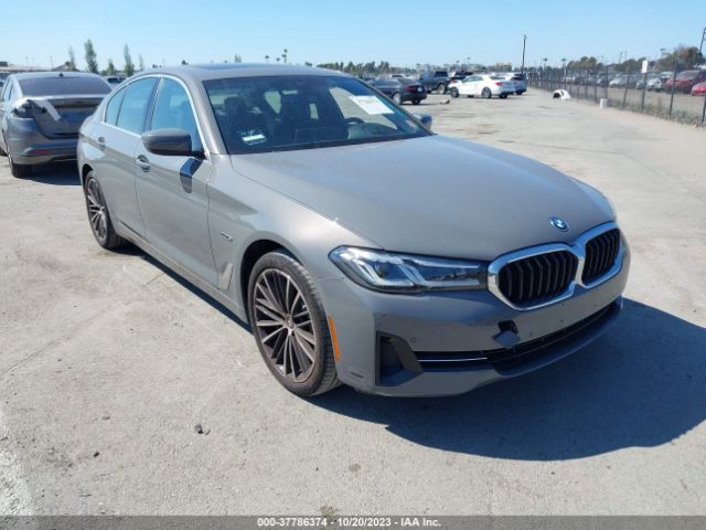 Photo 0 VIN: WBA13AG04NCH61322 - BMW 530E 