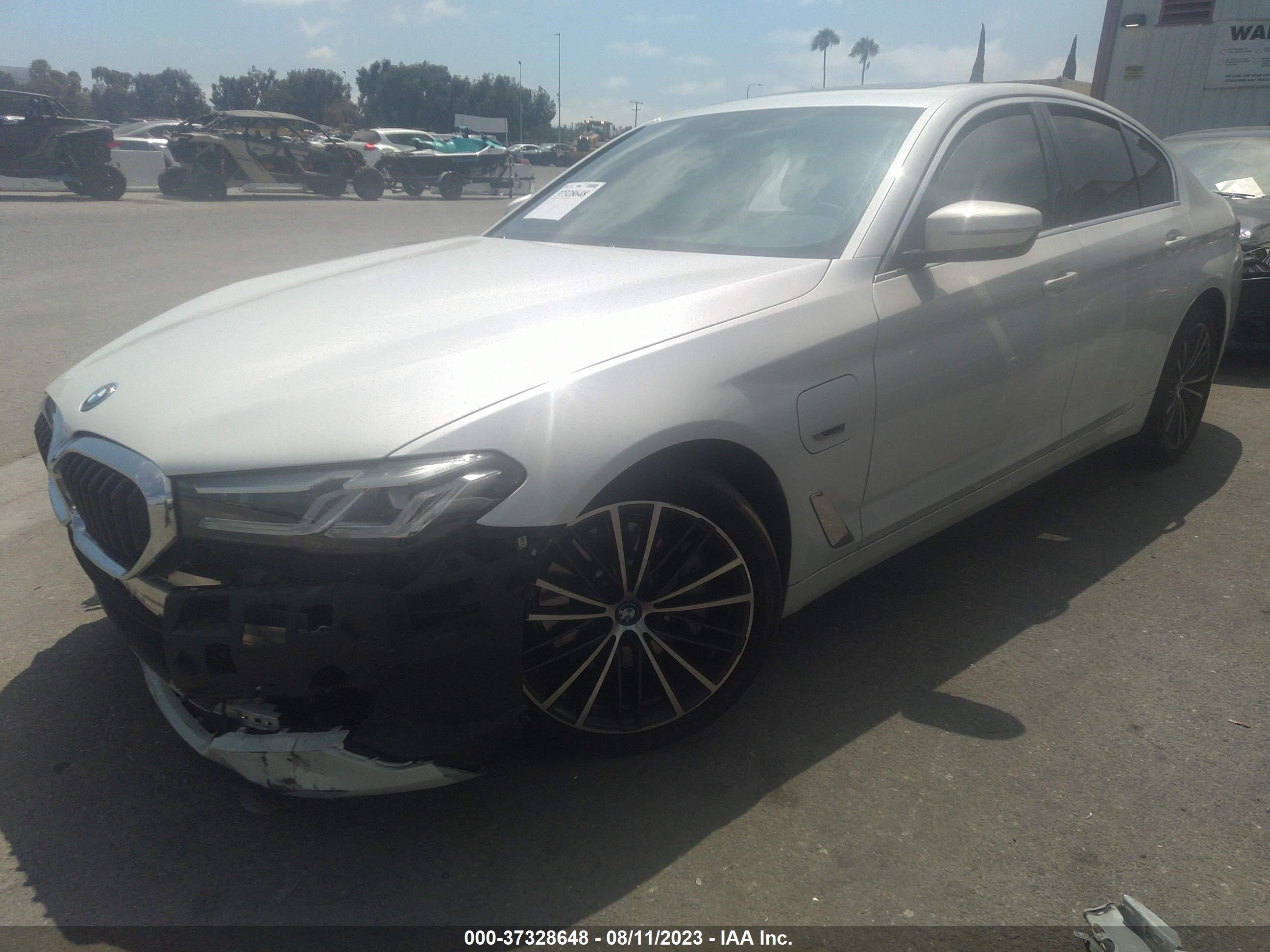 Photo 1 VIN: WBA13AG08NCK31237 - BMW 530E 