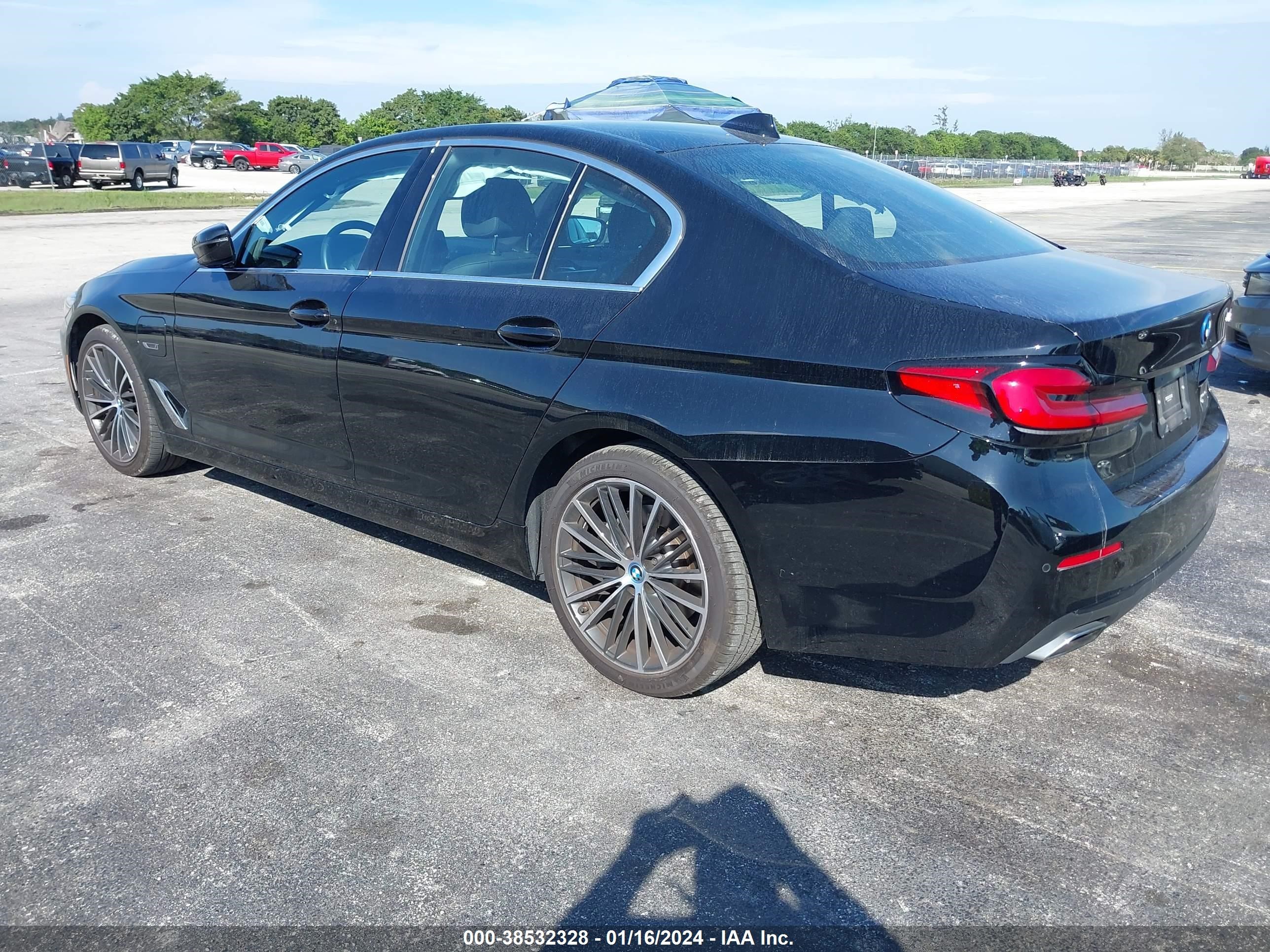 Photo 2 VIN: WBA13AG09PCL84843 - BMW 5ER 