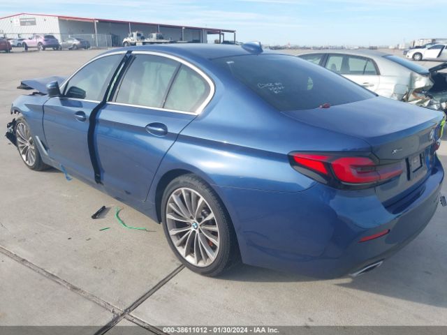 Photo 2 VIN: WBA13BJ02NWX38325 - BMW 530I 