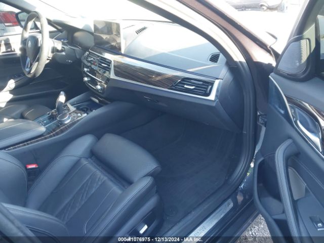 Photo 4 VIN: WBA13BJ05NWX58987 - BMW 530I 