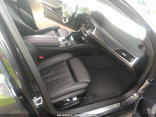 Photo 4 VIN: WBA13BJ06NCH61644 - BMW 530 