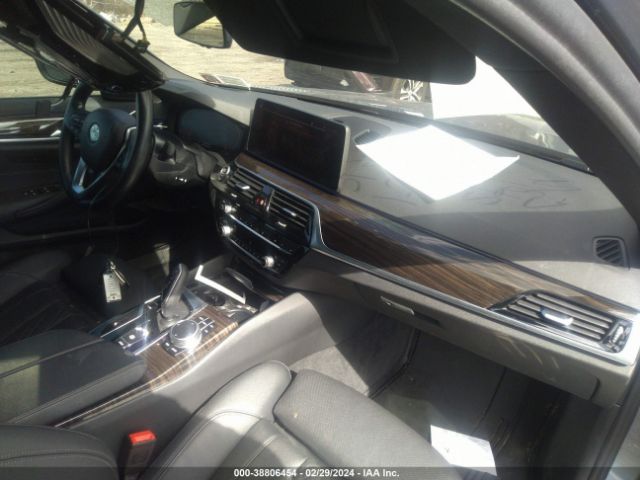 Photo 4 VIN: WBA13BJ0XNCH79600 - BMW 530 