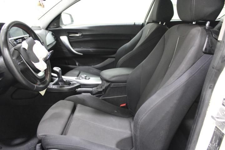 Photo 11 VIN: WBA1P11030J713972 - BMW 1 SERIES HATCHBACK 