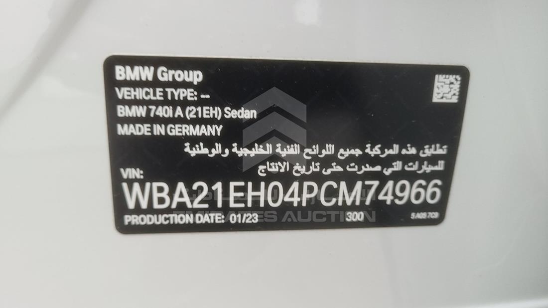 Photo 2 VIN: WBA21EH04PCM74966 - BMW 740 