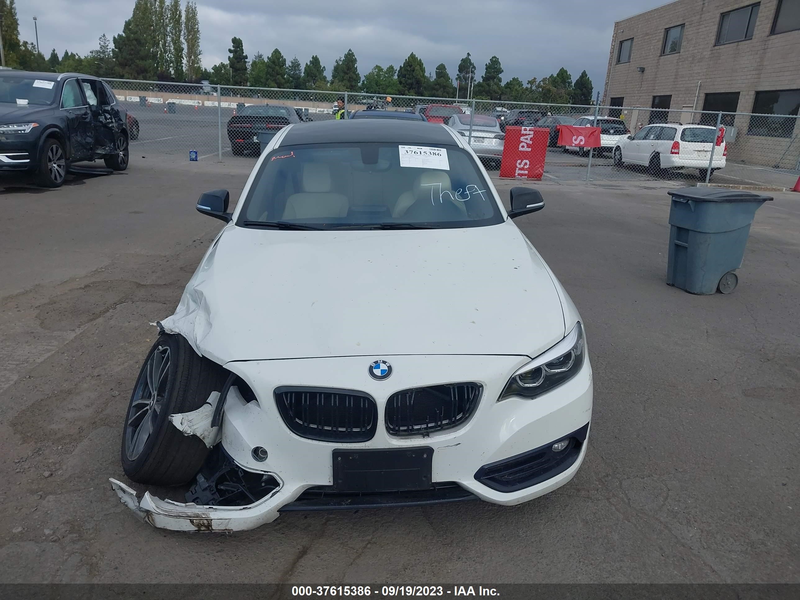 Photo 11 VIN: WBA2J1C5XJVD09417 - BMW 230I 