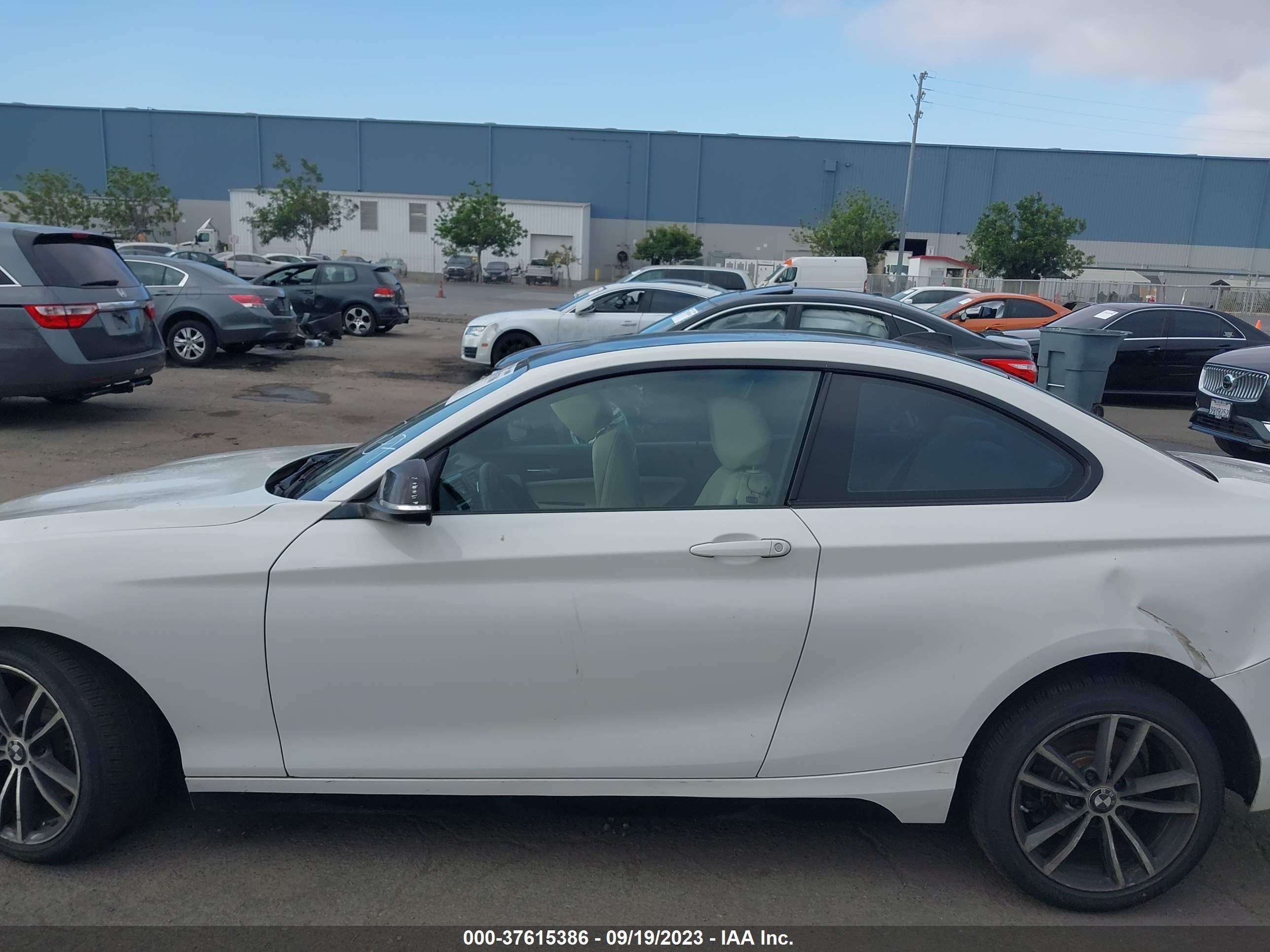 Photo 13 VIN: WBA2J1C5XJVD09417 - BMW 230I 