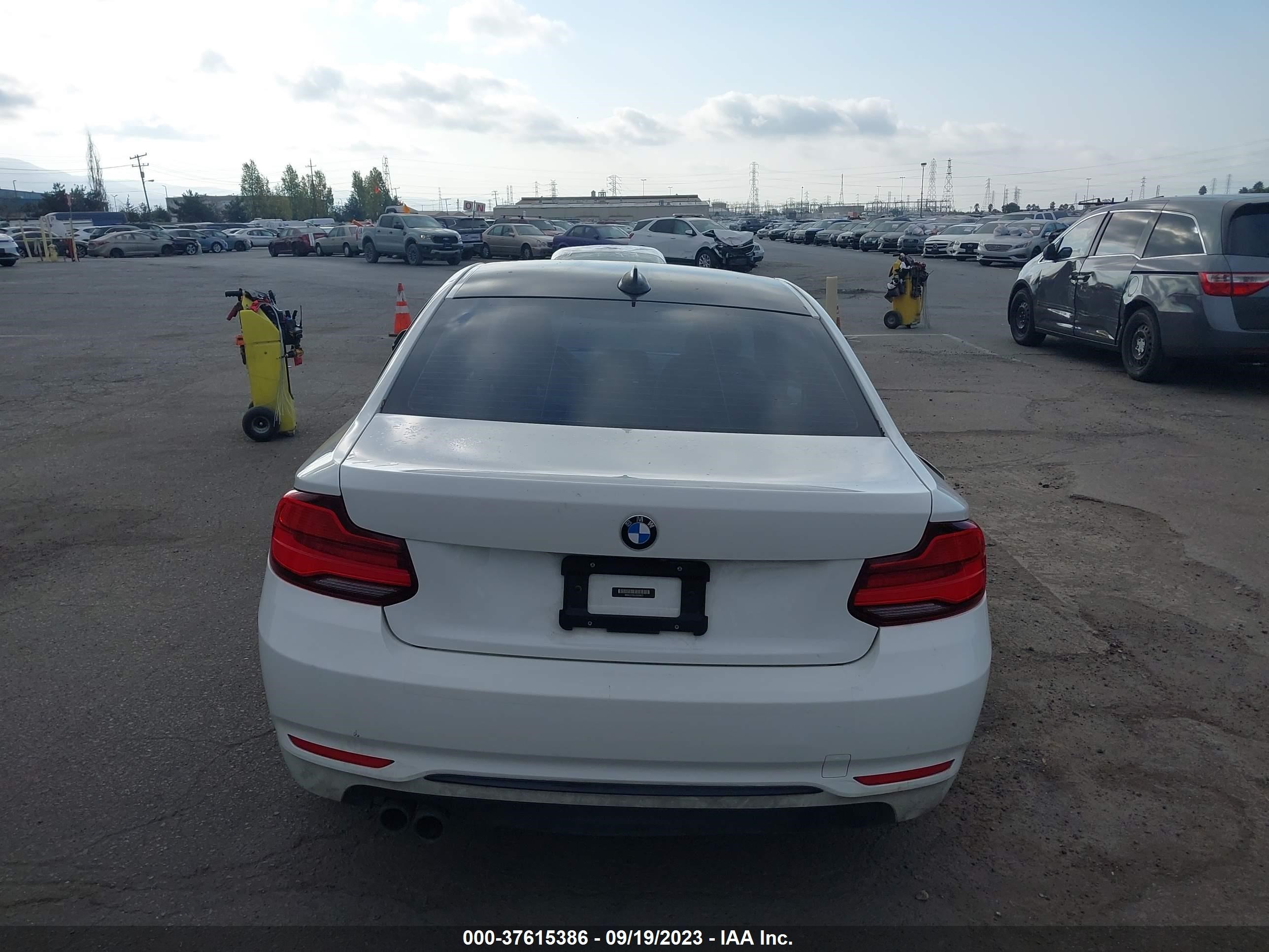 Photo 15 VIN: WBA2J1C5XJVD09417 - BMW 230I 