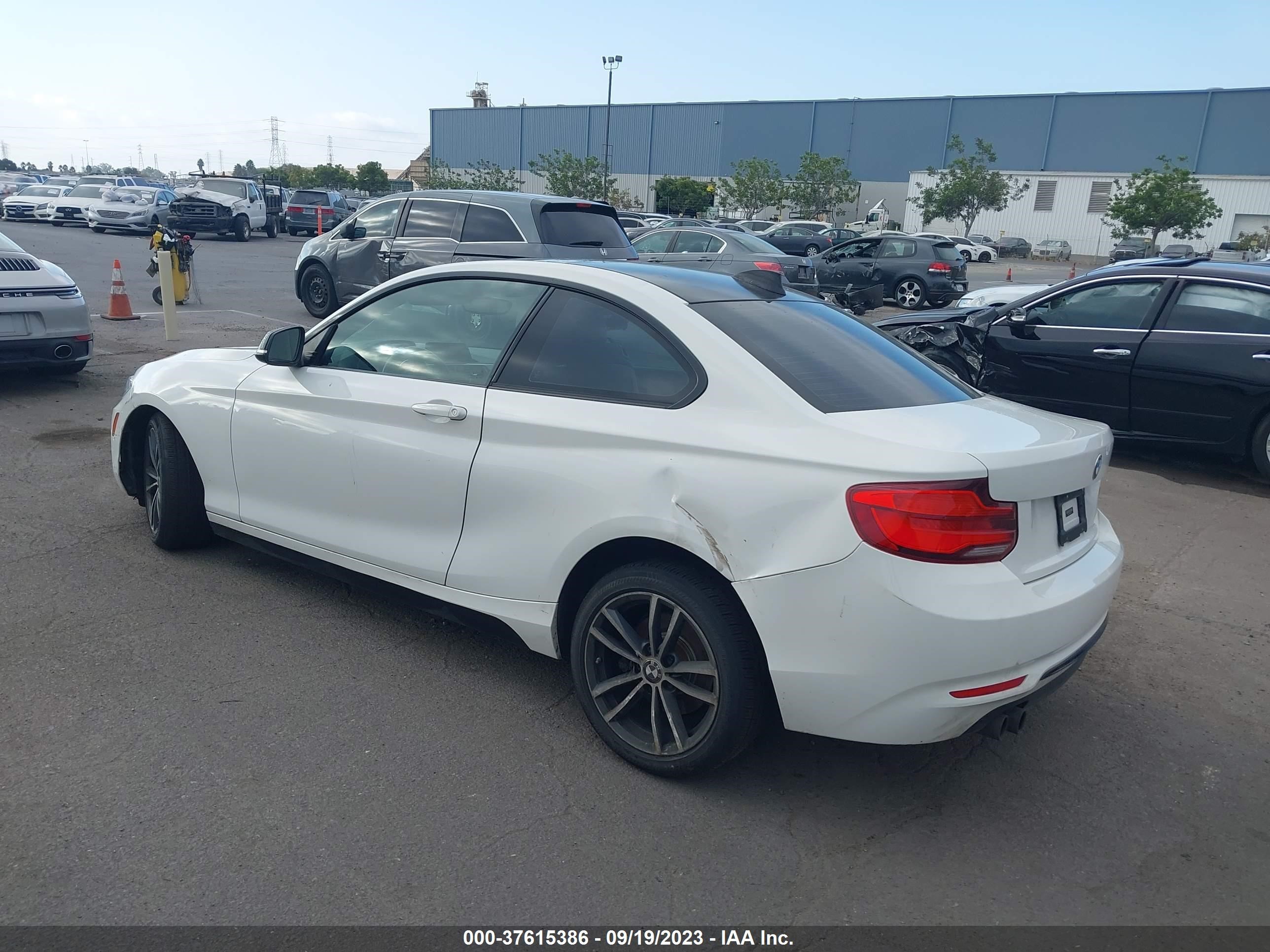 Photo 2 VIN: WBA2J1C5XJVD09417 - BMW 230I 