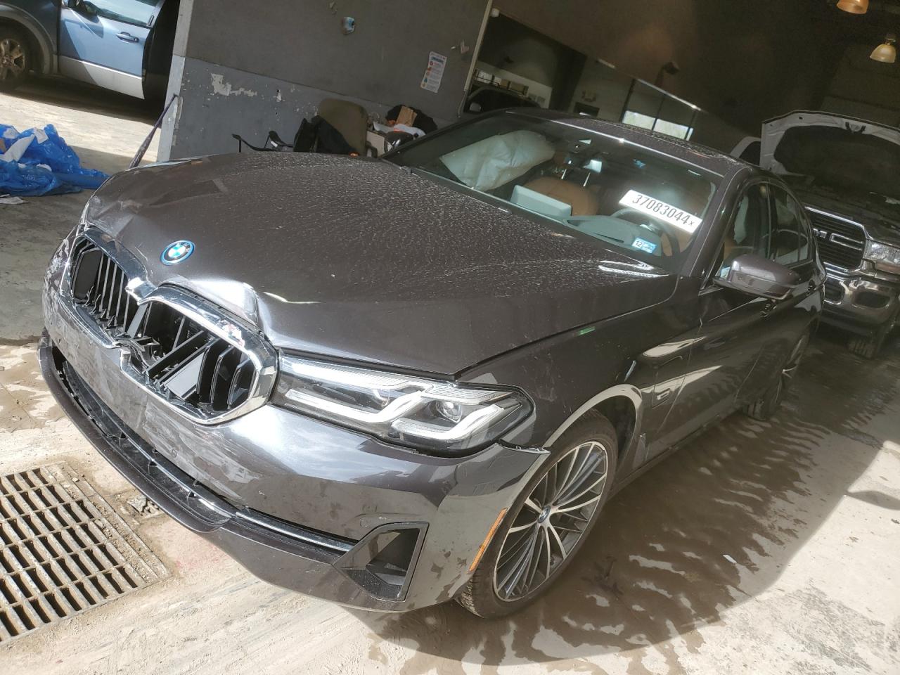 Photo 1 VIN: WBA33AG06PCM30685 - BMW 530E 