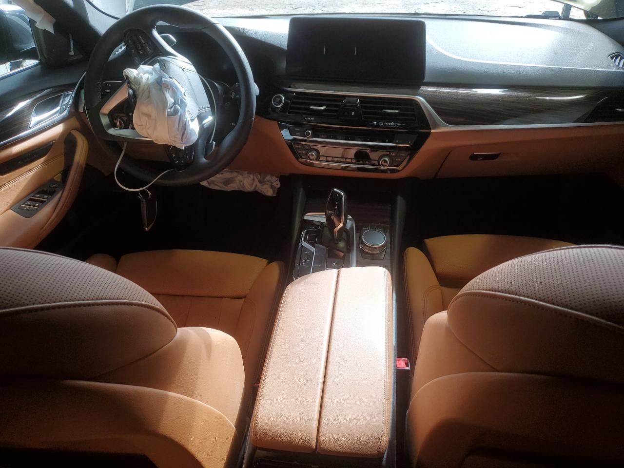 Photo 8 VIN: WBA33AG06PCM30685 - BMW 530E 