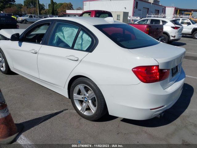 Photo 2 VIN: WBA3A5C50FF611034 - BMW 3 SERIES 