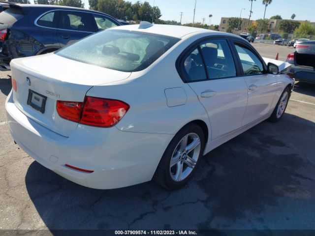 Photo 3 VIN: WBA3A5C50FF611034 - BMW 3 SERIES 