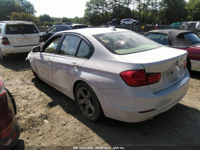 Photo 2 VIN: WBA3A5C52CF343342 - BMW 3 SERIES 