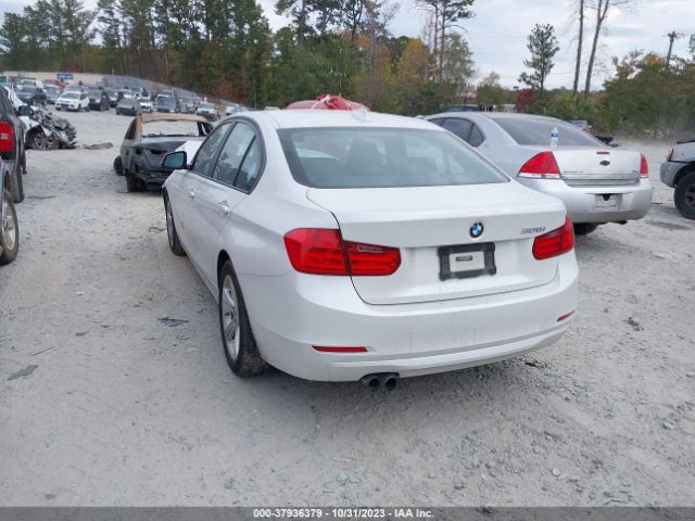 Photo 2 VIN: WBA3A5C55EF453563 - BMW 3 SERIES 