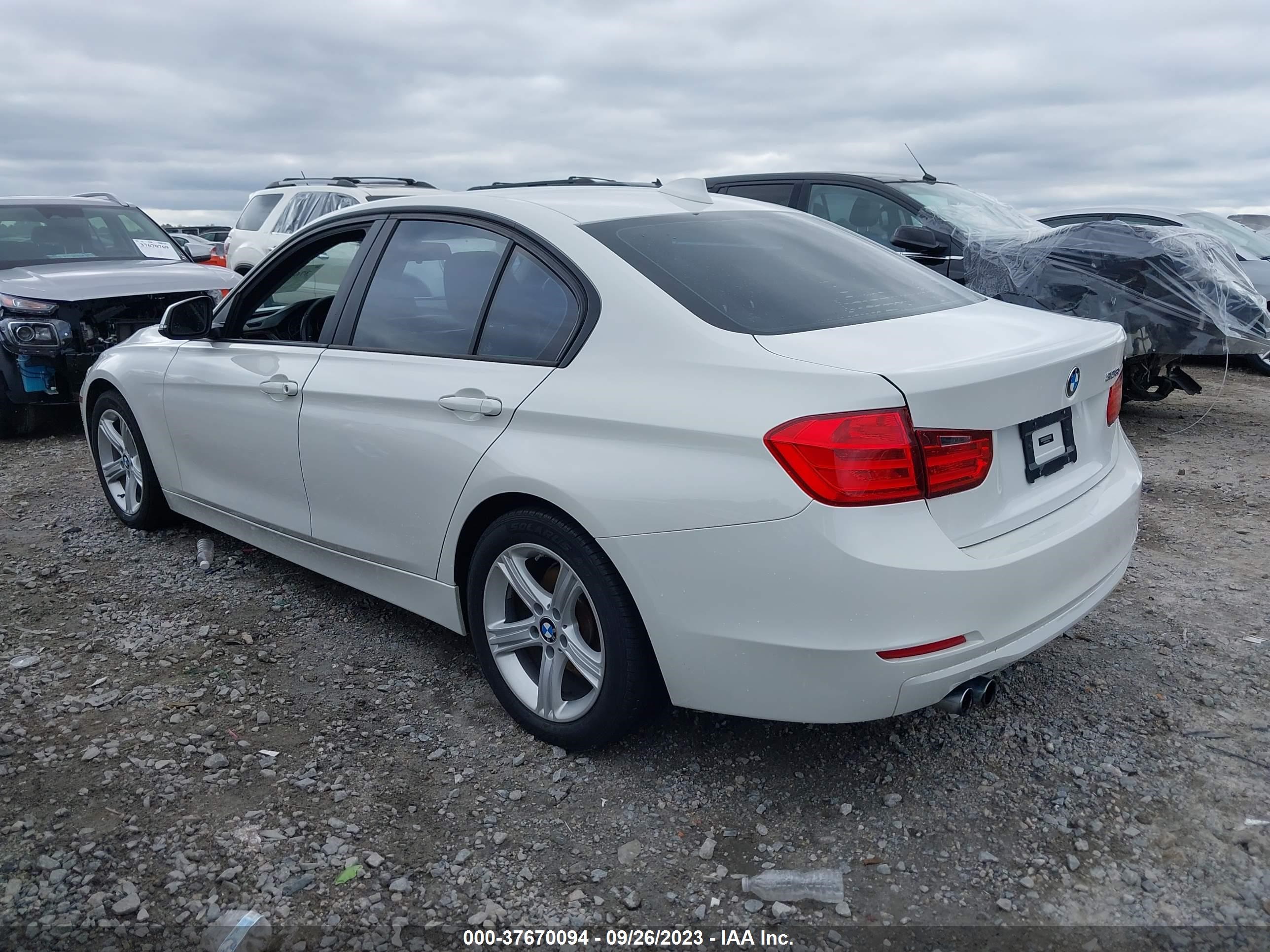 Photo 2 VIN: WBA3A5C55EP600930 - BMW 328I 