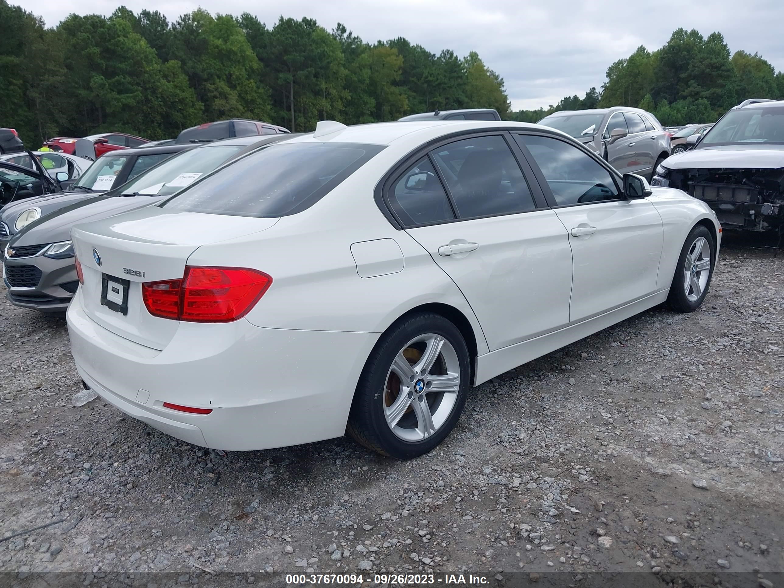 Photo 3 VIN: WBA3A5C55EP600930 - BMW 328I 