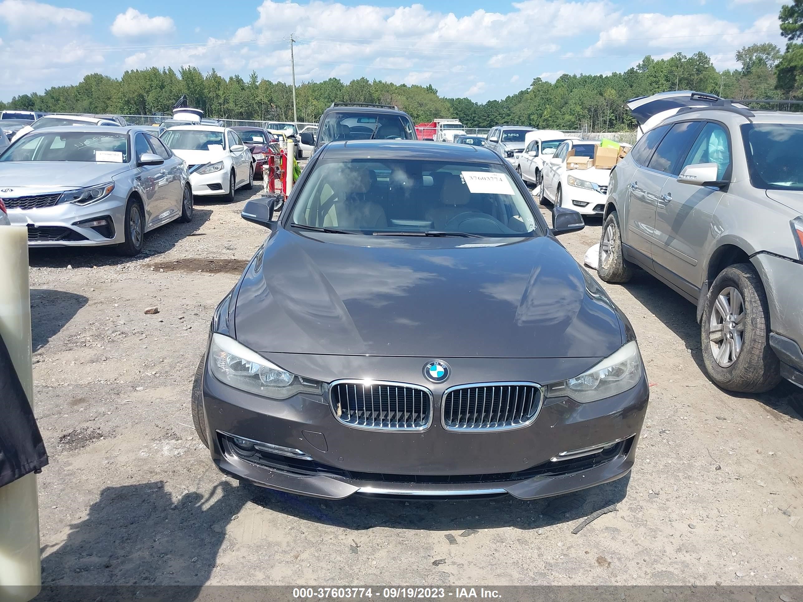 Photo 11 VIN: WBA3A5C55FF609733 - BMW 3ER 