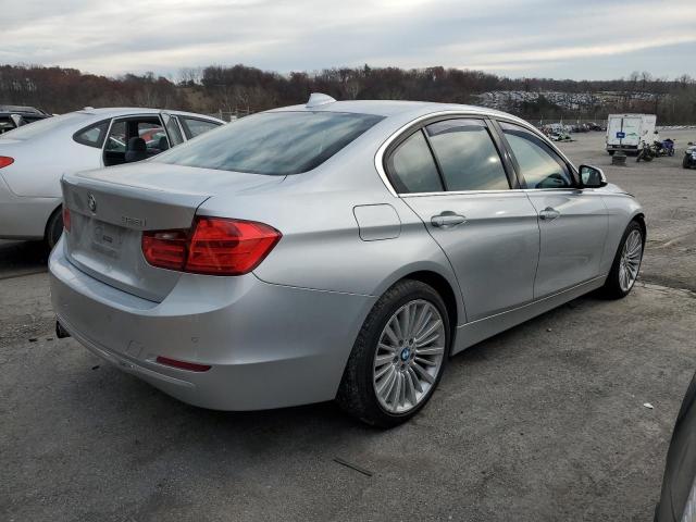 Photo 2 VIN: WBA3A5C5XCF256420 - BMW 3 SERIES 