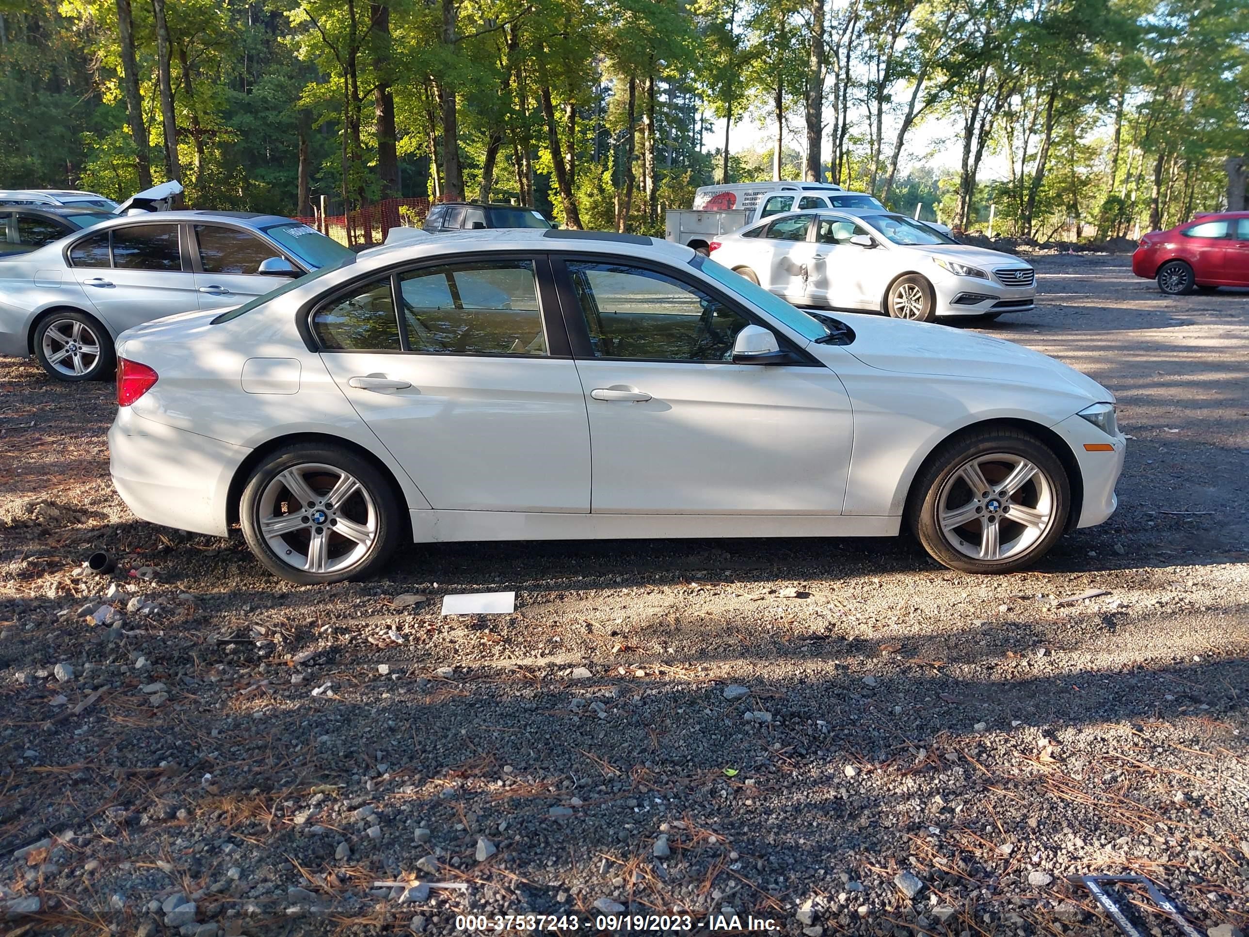 Photo 12 VIN: WBA3A5C5XCF341158 - BMW 3ER 