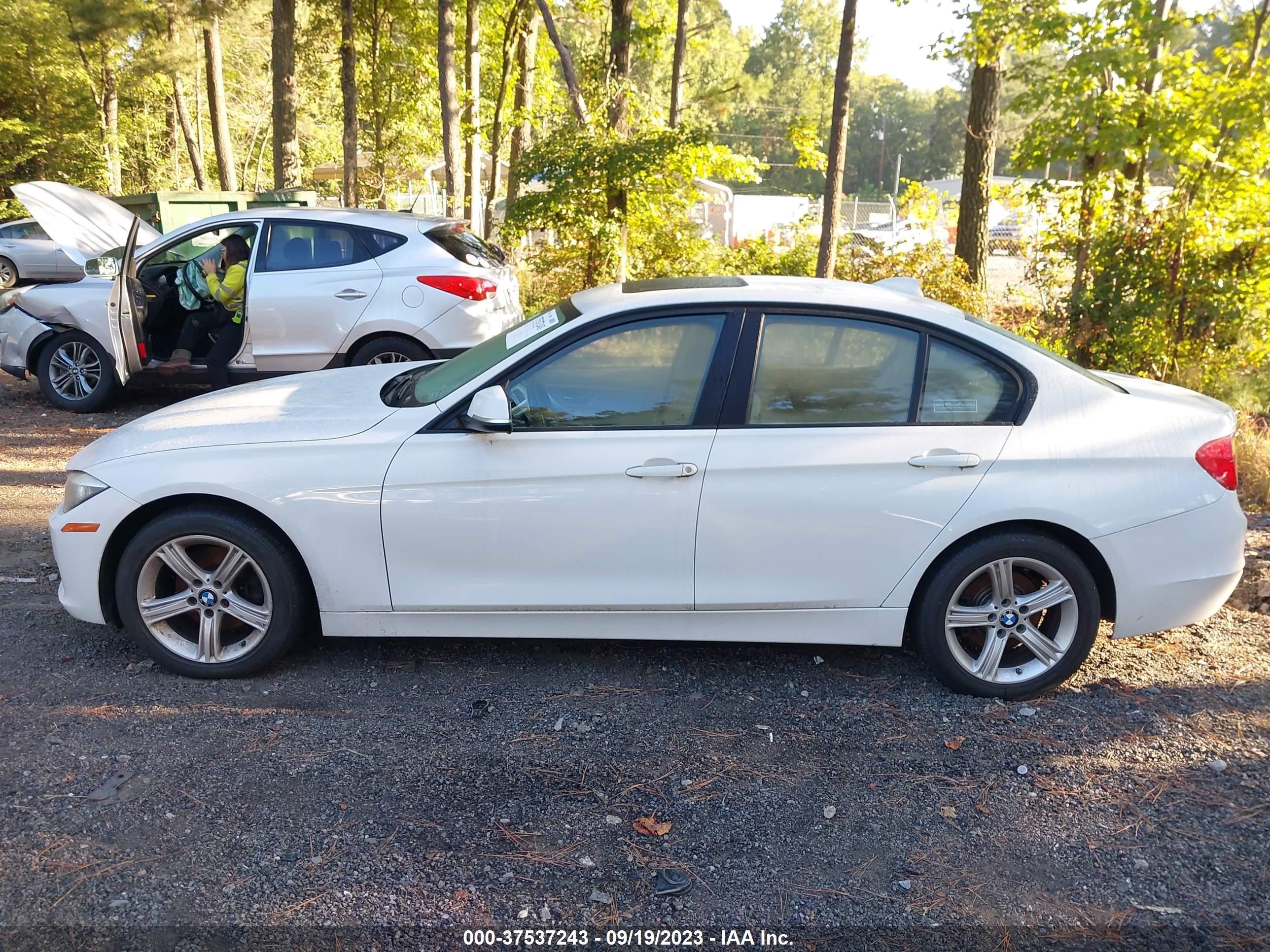 Photo 13 VIN: WBA3A5C5XCF341158 - BMW 3ER 