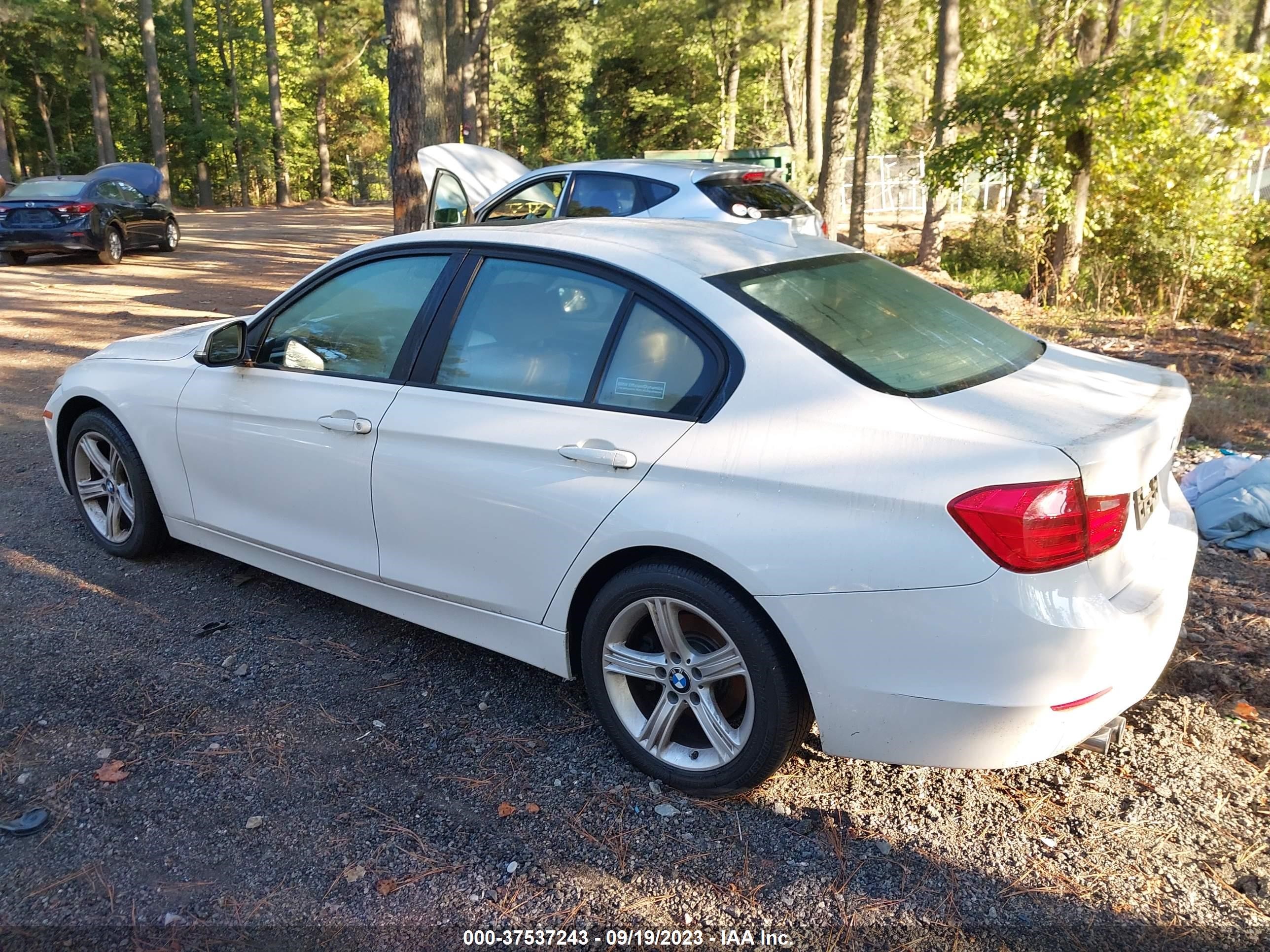 Photo 2 VIN: WBA3A5C5XCF341158 - BMW 3ER 