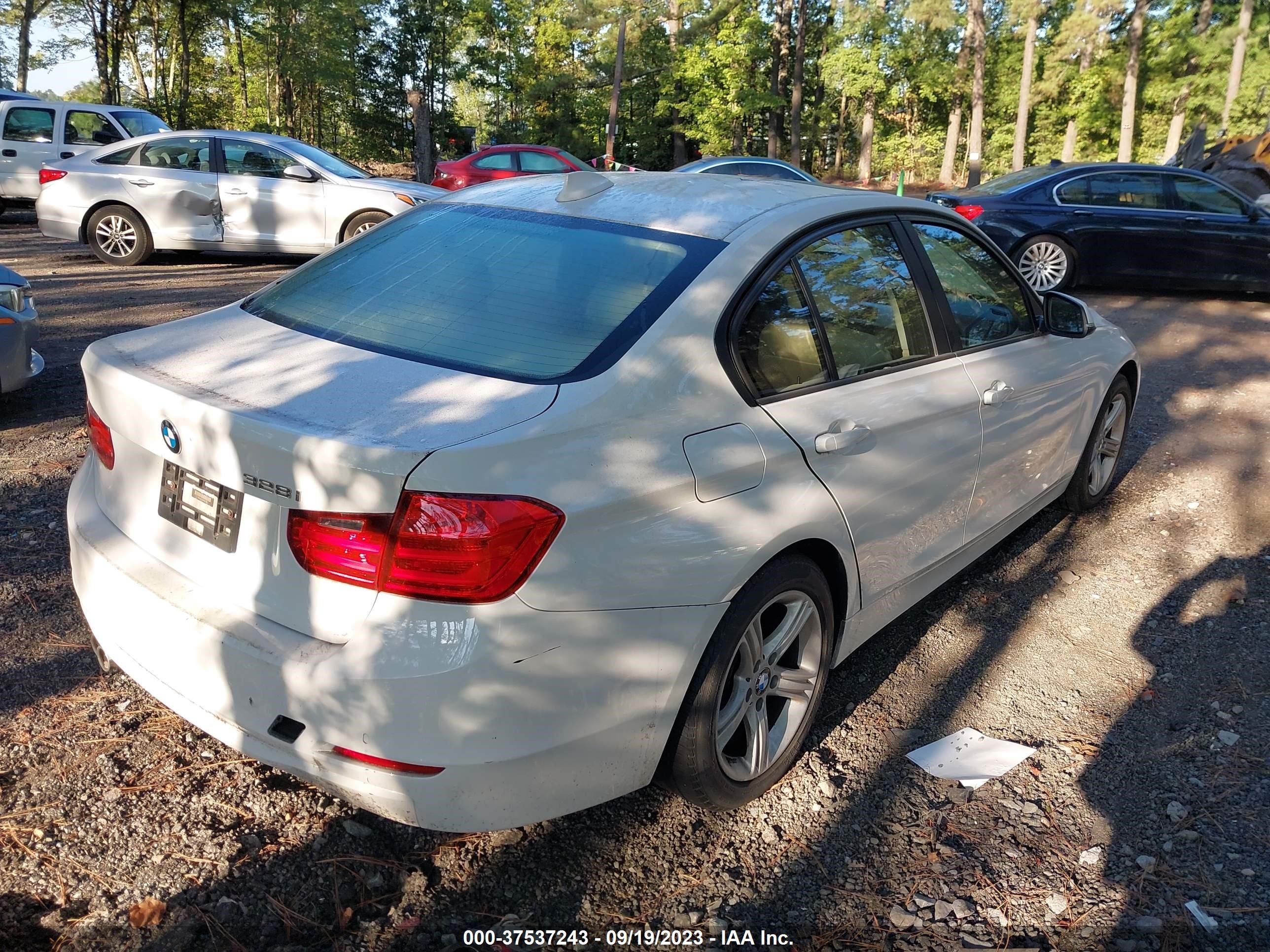 Photo 3 VIN: WBA3A5C5XCF341158 - BMW 3ER 