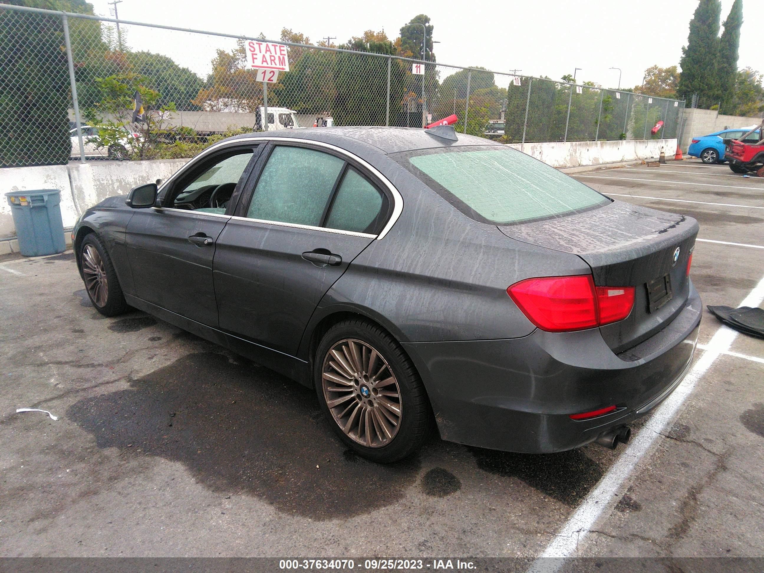 Photo 2 VIN: WBA3A5G50CNP16328 - BMW 3ER 