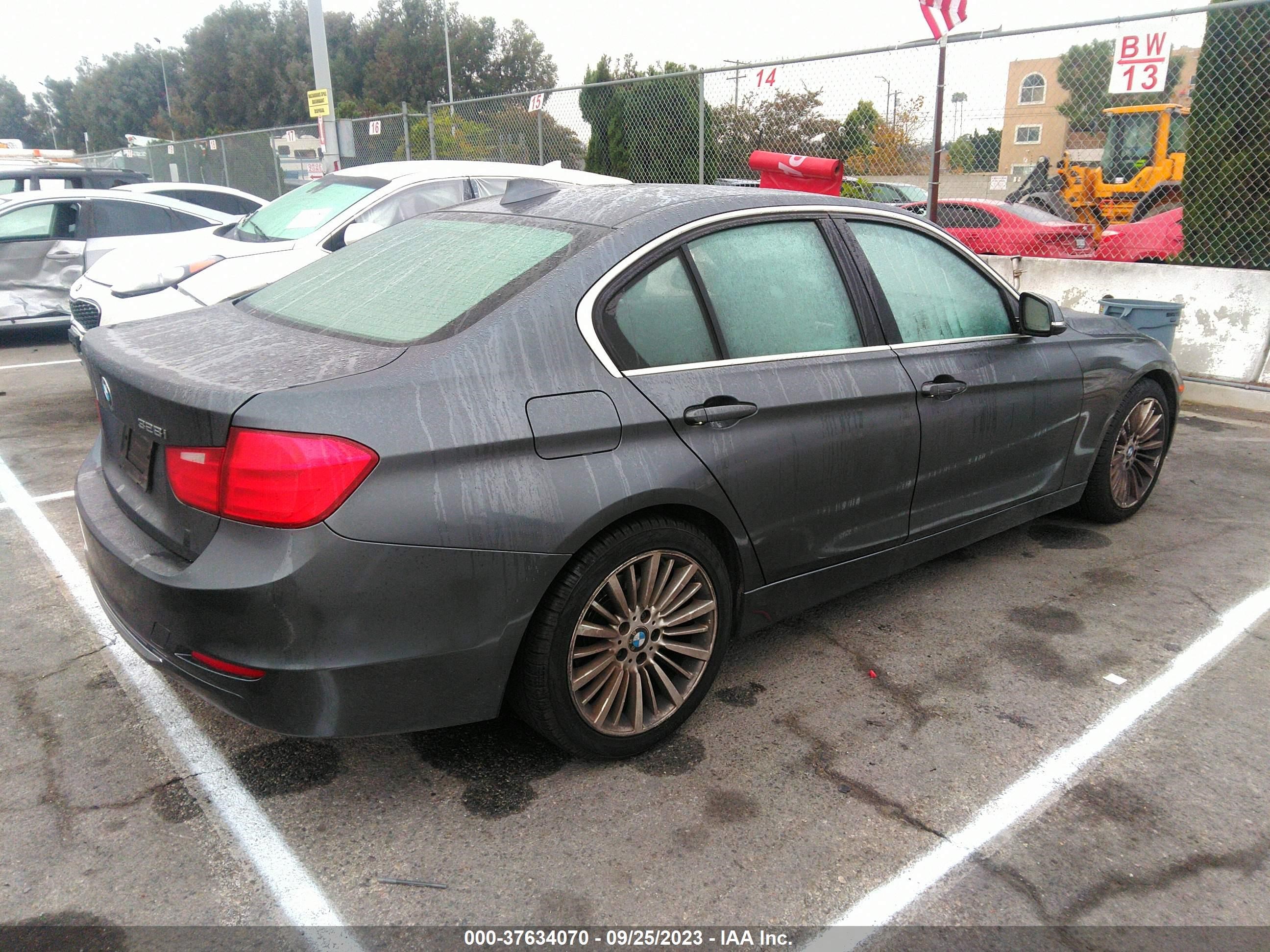 Photo 3 VIN: WBA3A5G50CNP16328 - BMW 3ER 