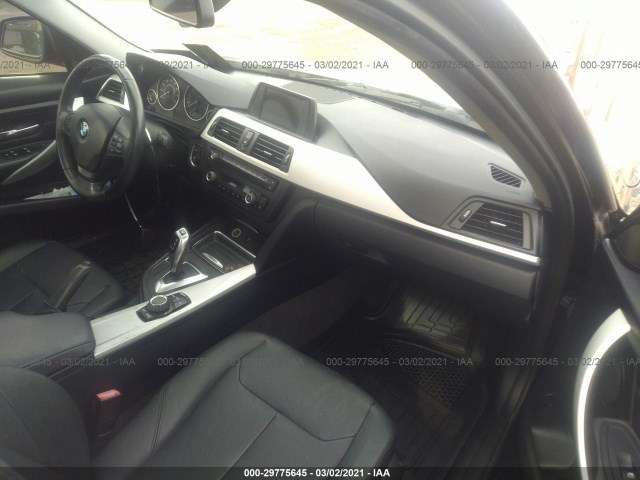 Photo 4 VIN: WBA3A5G52CNP16203 - BMW 3 