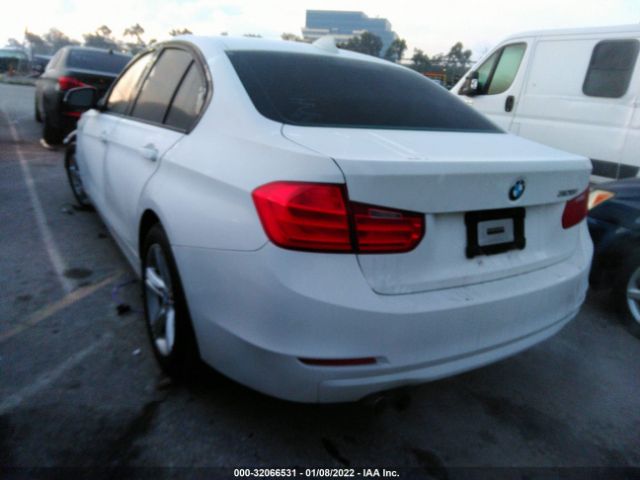 Photo 2 VIN: WBA3A5G53CNP17666 - BMW 3 SERIES 