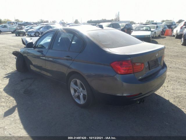 Photo 2 VIN: WBA3A5G53CNP17750 - BMW 3 