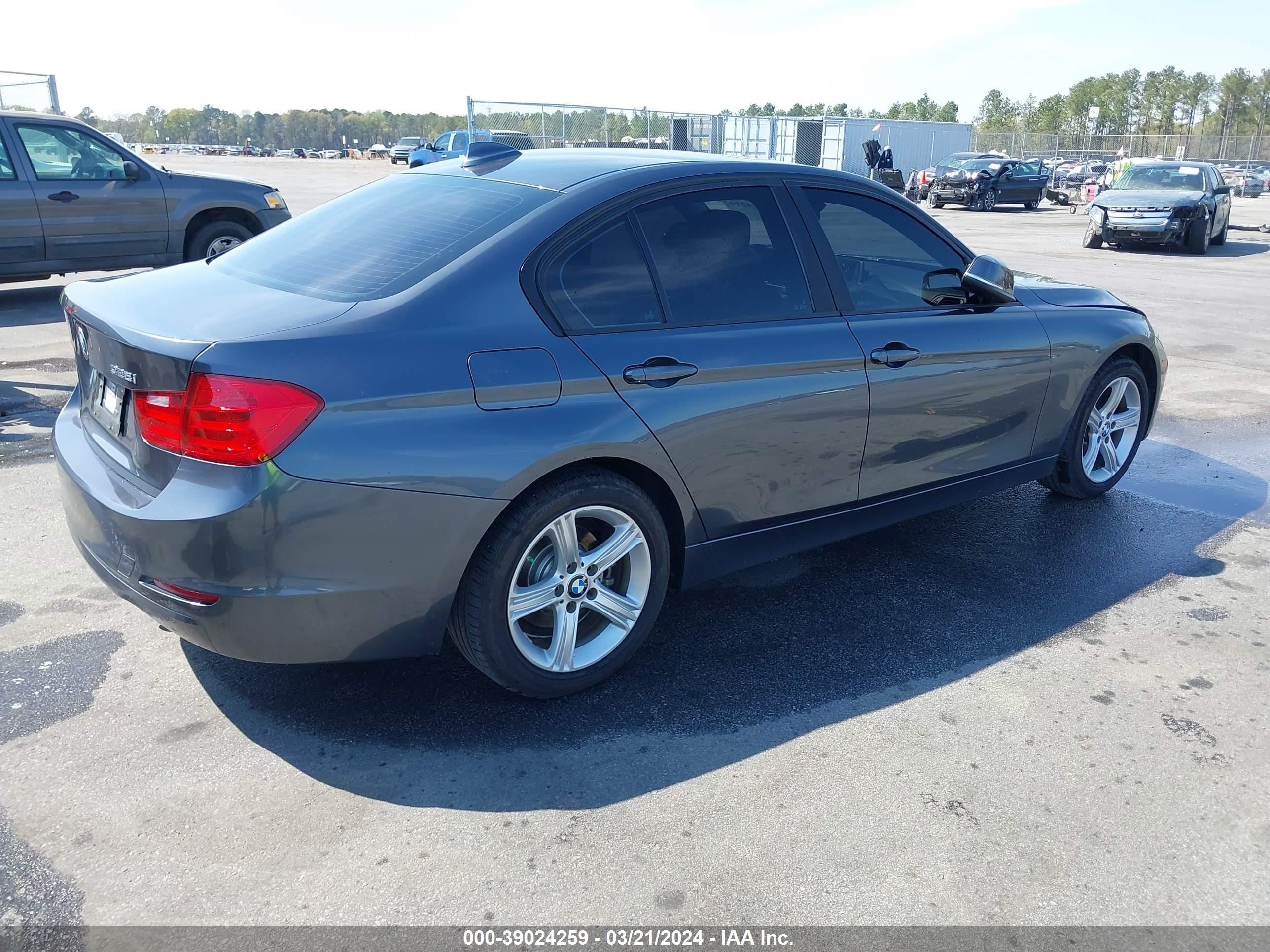 Photo 3 VIN: WBA3A5G57FNS87659 - BMW 3ER 