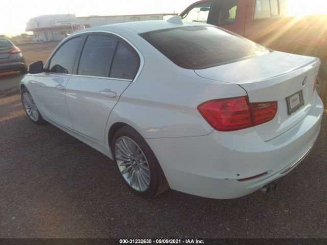 Photo 2 VIN: WBA3A5G59CNP15677 - BMW 3 