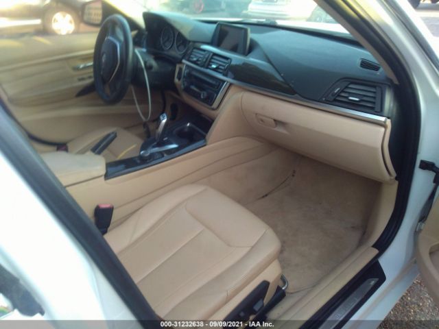 Photo 4 VIN: WBA3A5G59CNP15677 - BMW 3 