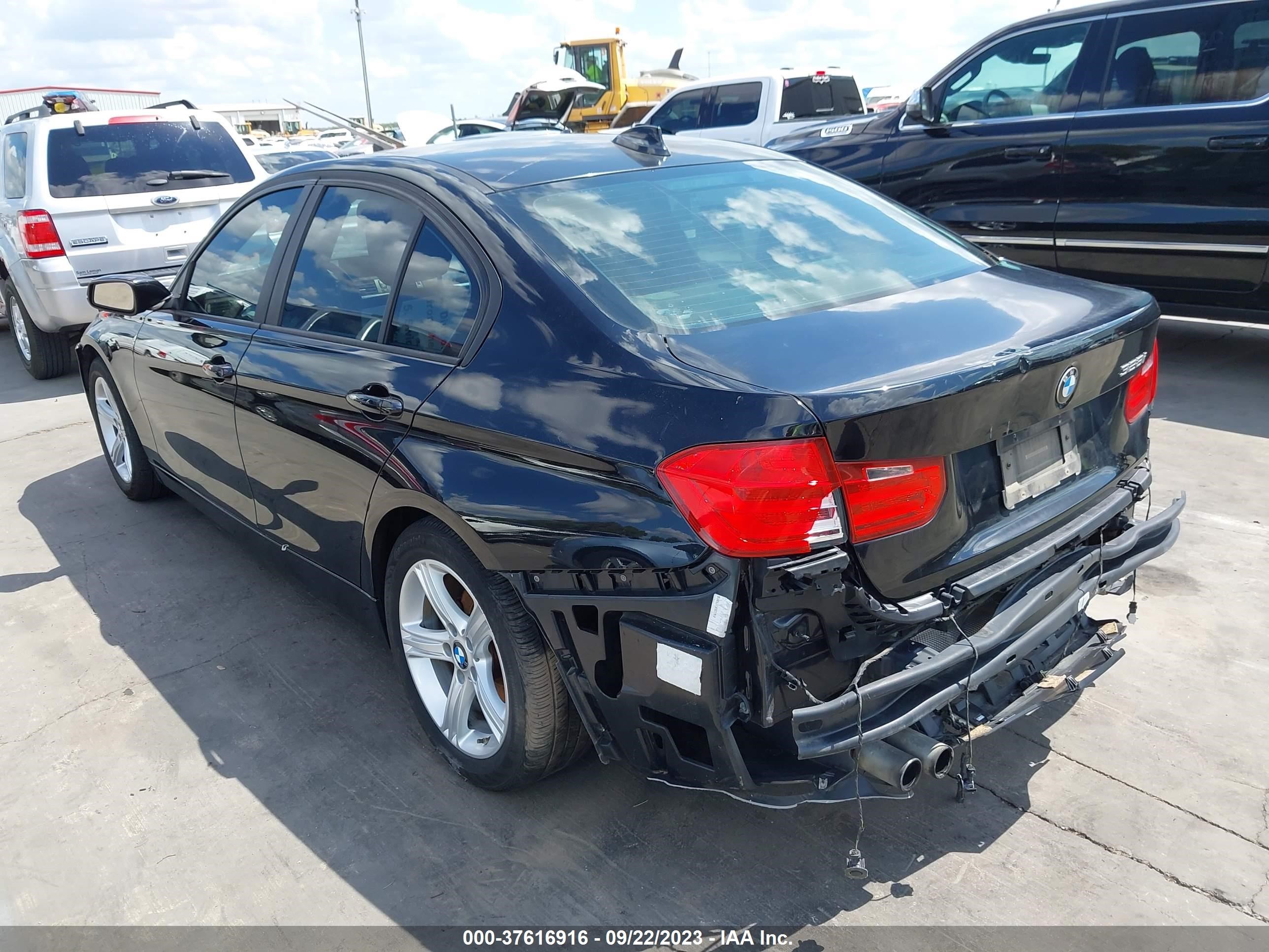 Photo 2 VIN: WBA3A5G5XENP33432 - BMW 3 SERIES 