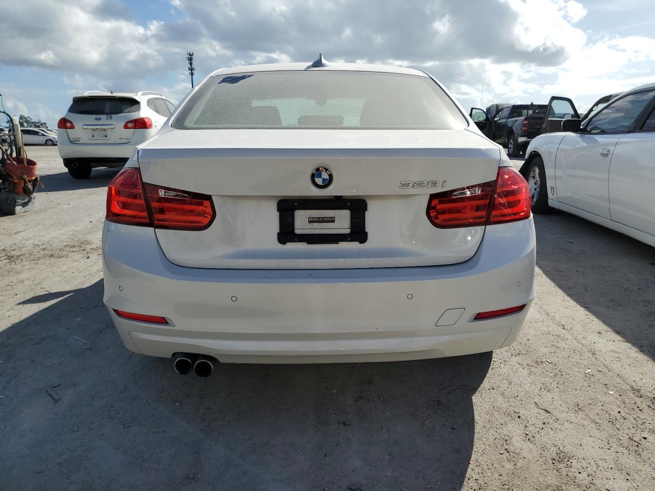 Photo 5 VIN: WBA3A5G5XFNS88613 - BMW 3ER 