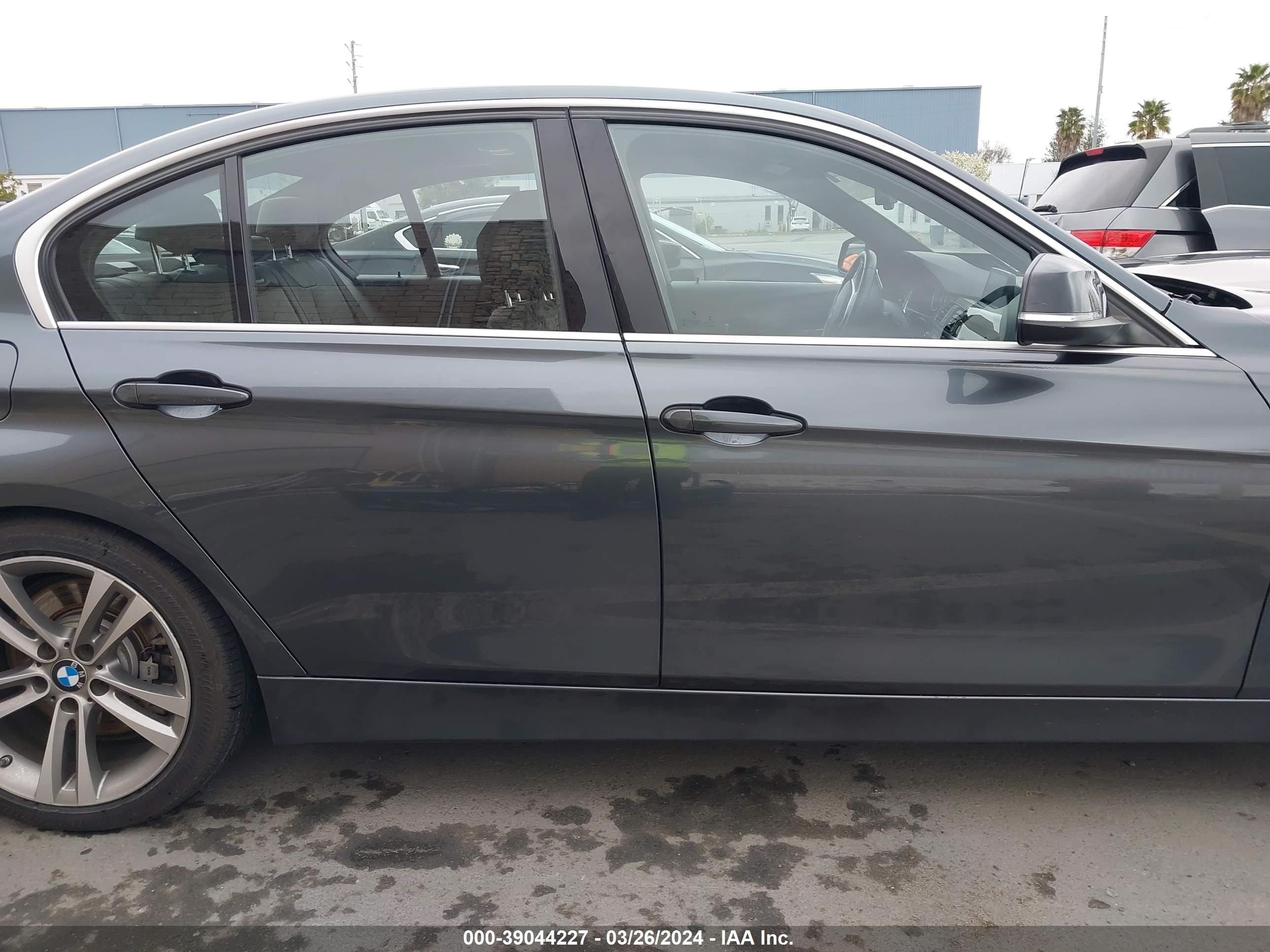 Photo 13 VIN: WBA3A9G58FNT09367 - BMW 3 SERIES 