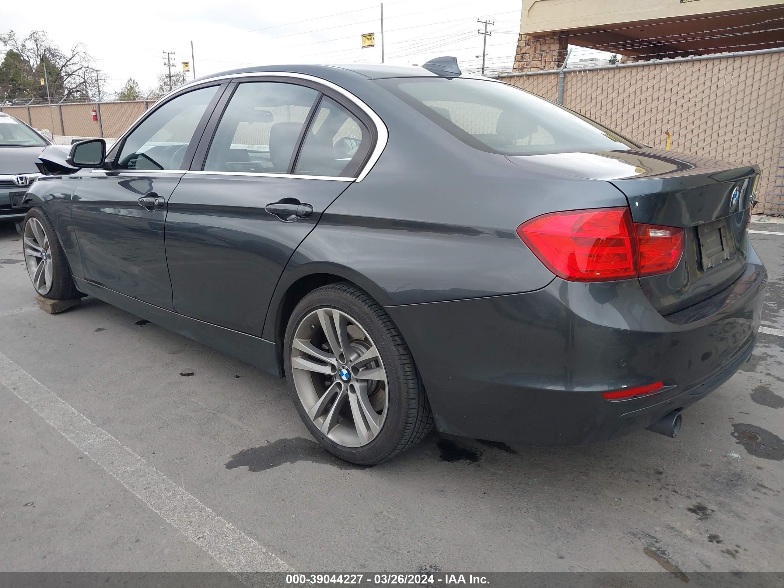 Photo 2 VIN: WBA3A9G58FNT09367 - BMW 3 SERIES 