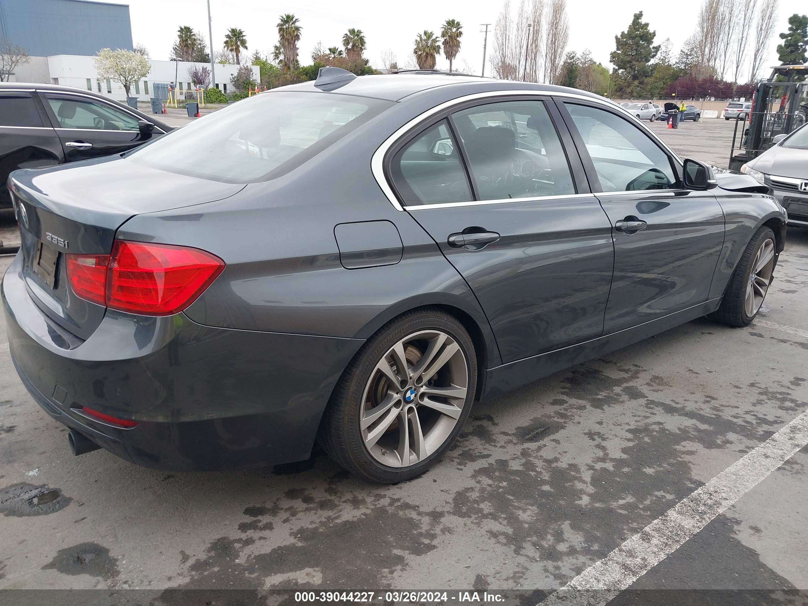 Photo 3 VIN: WBA3A9G58FNT09367 - BMW 3 SERIES 