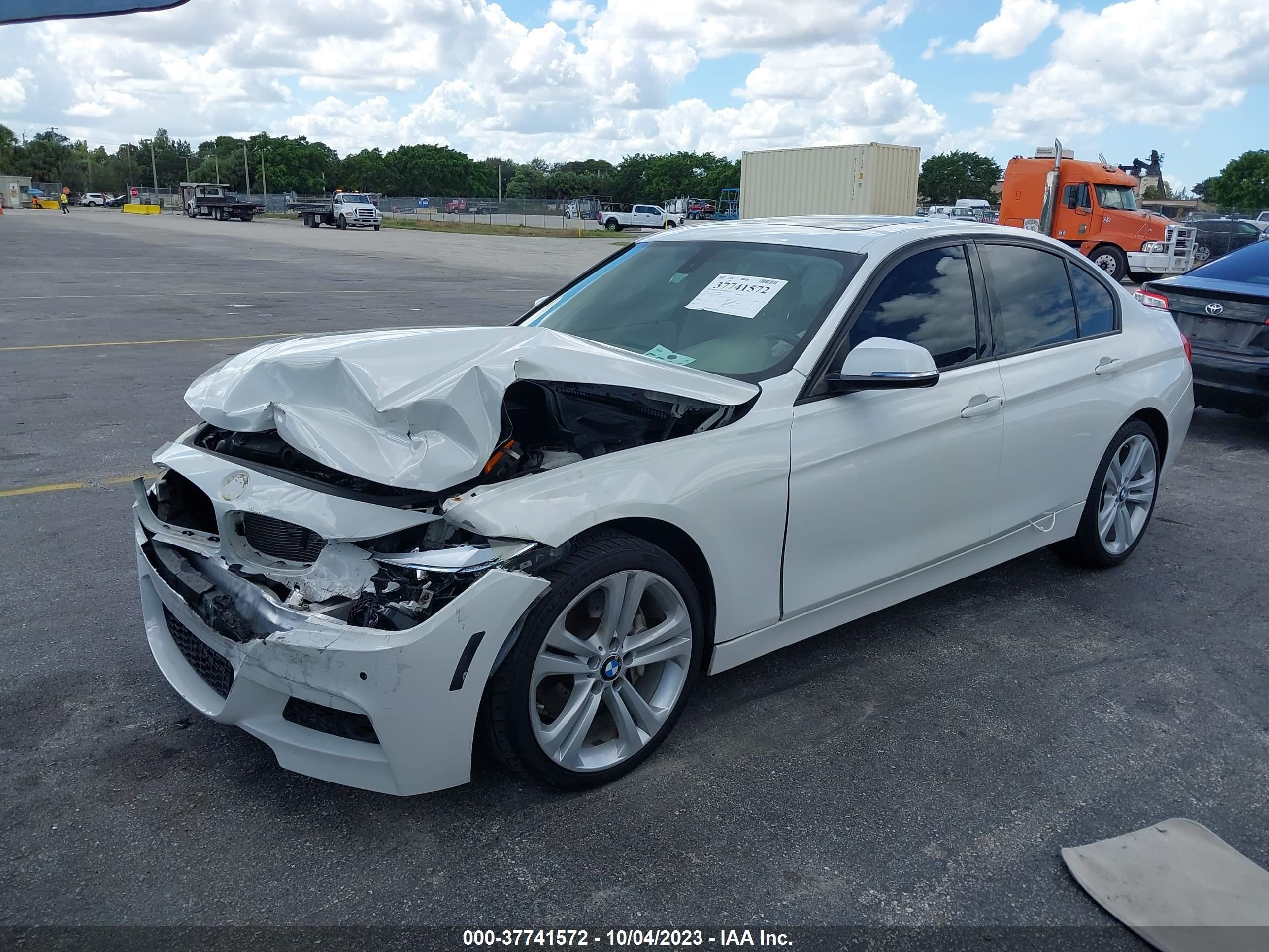 Photo 1 VIN: WBA3A9G5XDNP36434 - BMW 3ER 