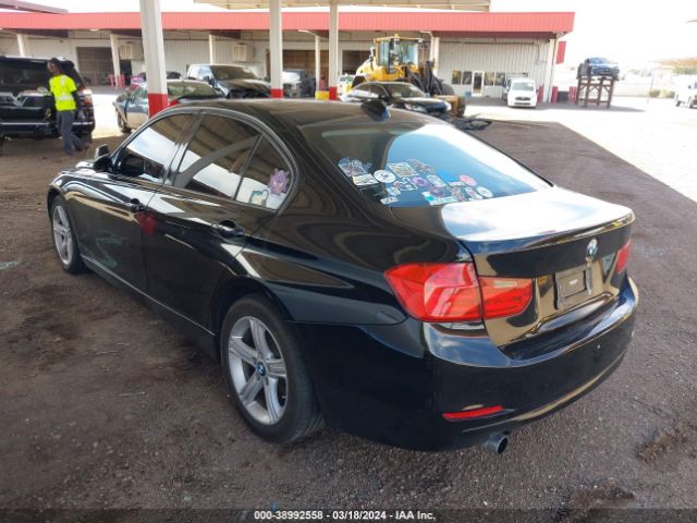 Photo 2 VIN: WBA3B1C51DF461745 - BMW 320I 