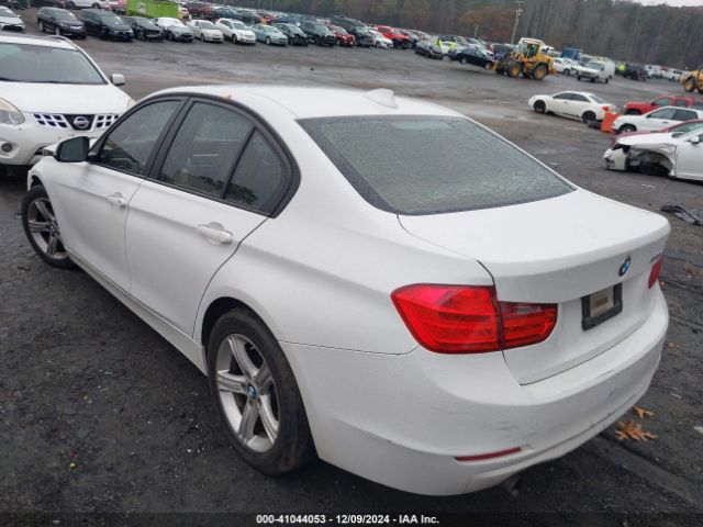 Photo 2 VIN: WBA3B1C51FP831380 - BMW 320I 