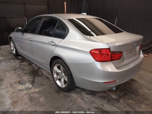 Photo 2 VIN: WBA3B1C52FP681070 - BMW 320I 