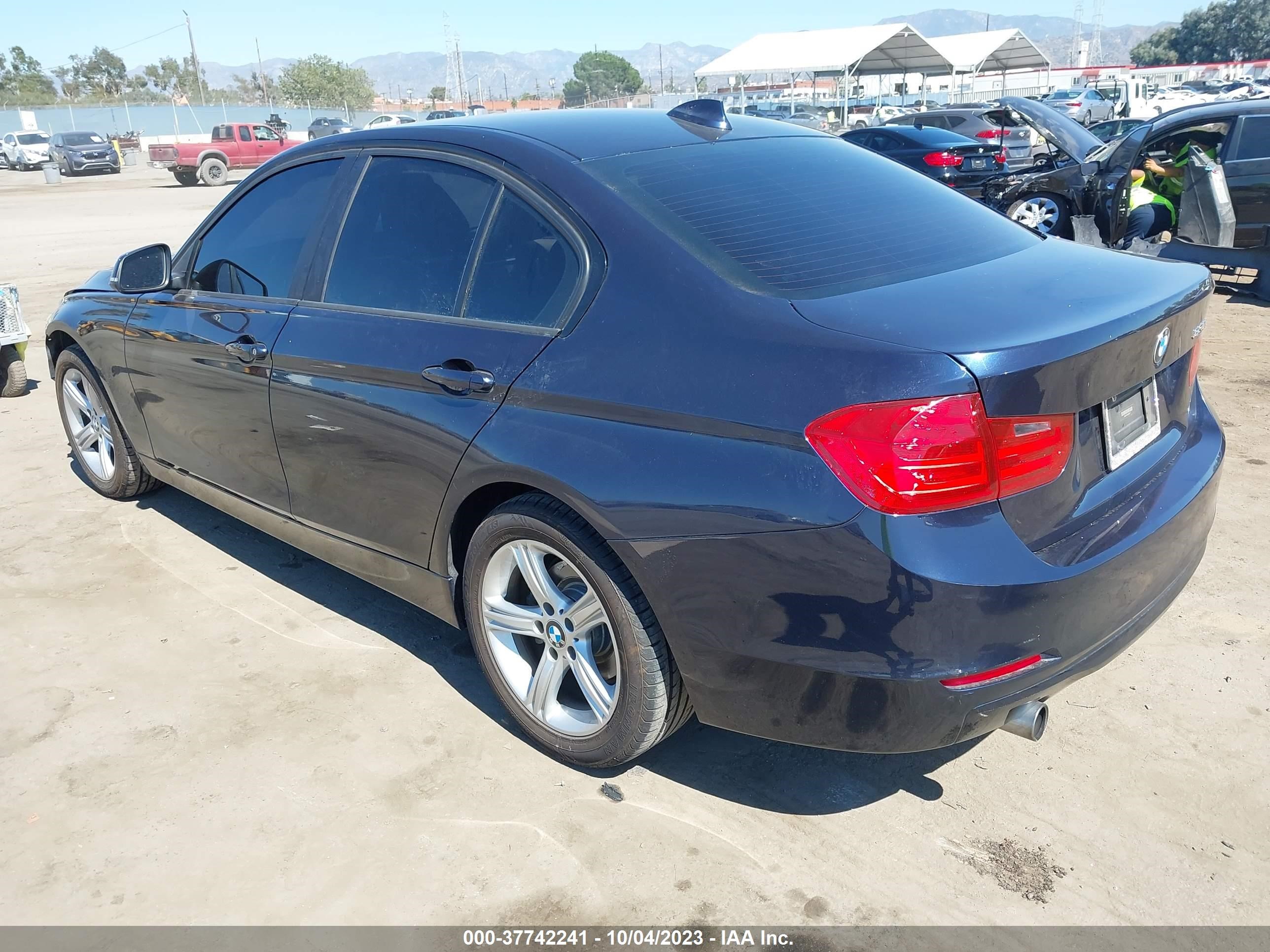 Photo 2 VIN: WBA3B1C53EP680511 - BMW 3ER 