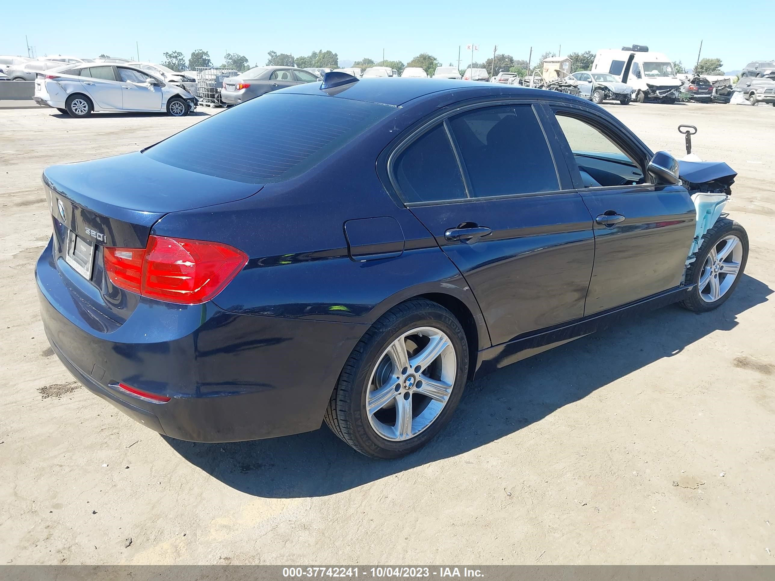 Photo 3 VIN: WBA3B1C53EP680511 - BMW 3ER 