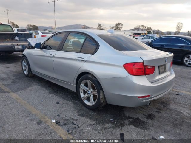 Photo 2 VIN: WBA3B1C54FK141118 - BMW 320I 